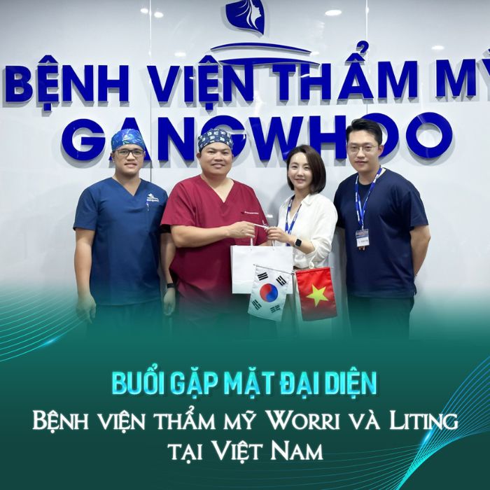 Bác sĩ Phùng Mạnh Cường - Giám đốc BVTM Gangwhoo cùng các giáo sư Hàn Quốc