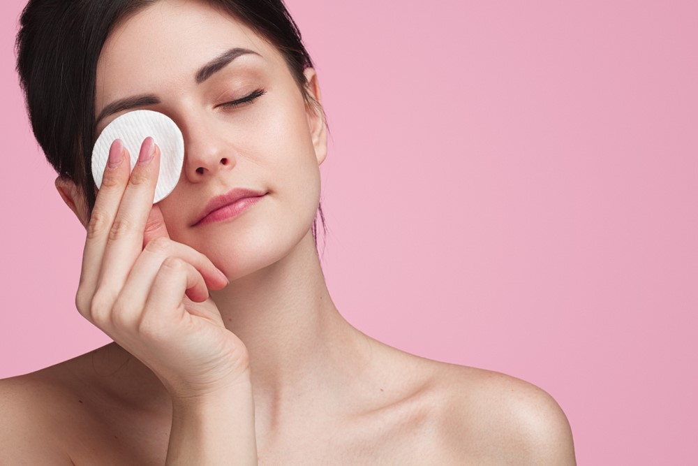 Vệ sinh sau cắt mí mắt là yếu tố quan trọng giúp ngăn ngừa sưng đau